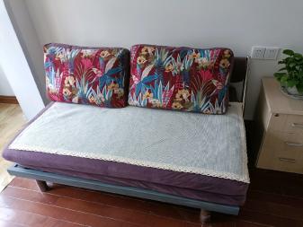 超低价出售1.5米双人沙发床，高密度海绵